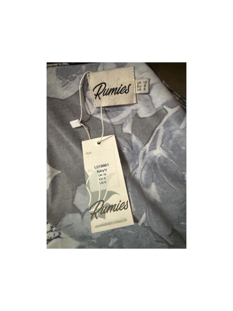 Wrap Around Printed Dress (Category: Dresses) located in Legazpi City. Submitted by alyblueberyl (Listing ID 1467468676, Image 3). Description: Brandew with Tag Size Small Perfect for events, formal occasions and office attire.