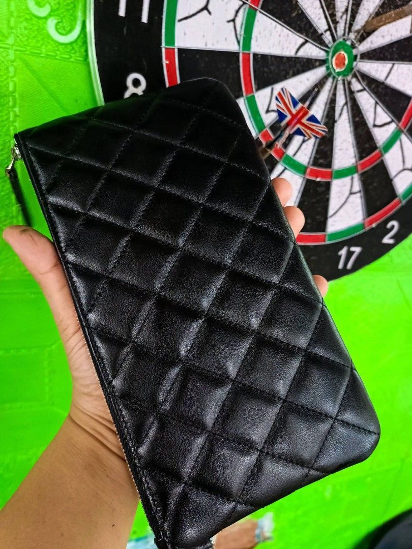wrislet/pouch wallet (Category: Luxury Bags & Wallets) located in Ozamiz City. Submitted by kapesteba112457 (Listing ID 1467457115, Image 2). Description: wrislet/pouch wallet.. for only 900 . maganda ang leather..flawless selected preloved from japan/korea.