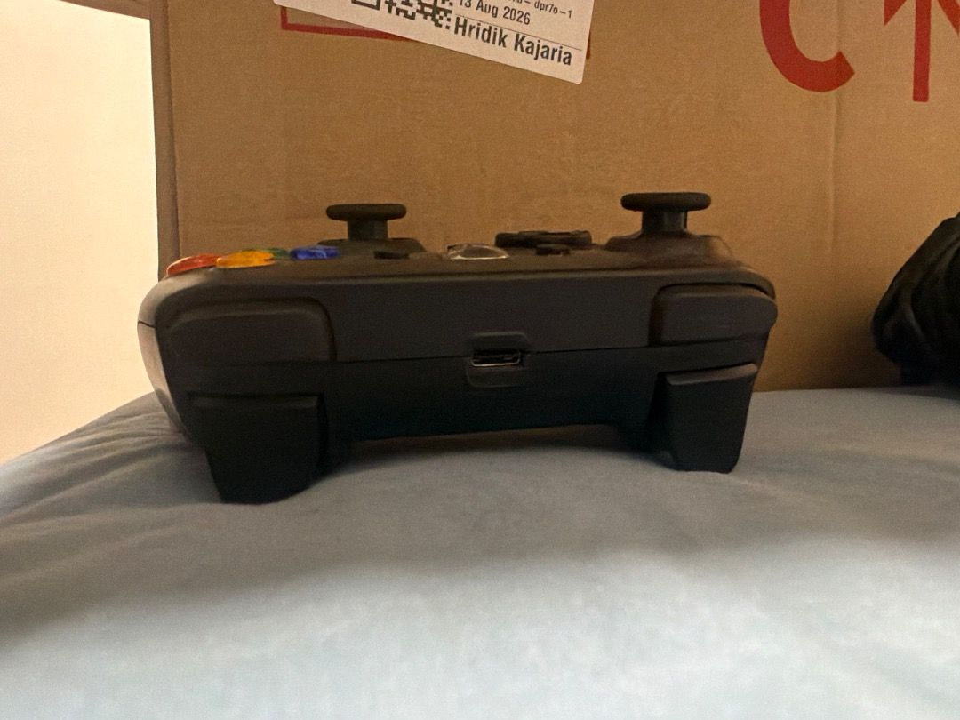 Xbox controller (Category: Other Accessories) located in Singapore. Submitted by epicdragon_3bc6dd (Listing ID 1467476498, Image 2). Description: Very good condition with charging cable.