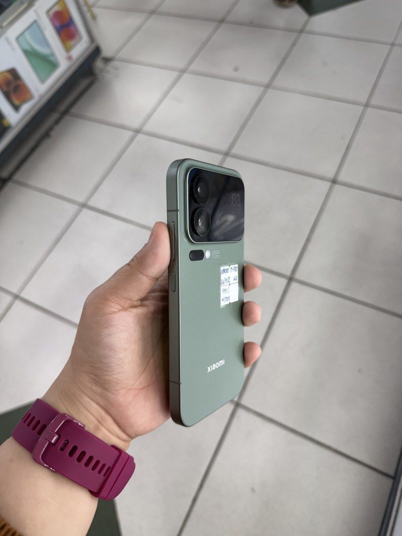 Xiaomi 17 Pro 512gb CN Variant No issue All working (Category: Xiaomi) located in San Juan City. Submitted by javedsgadgetshop (Listing ID 1467368658, Image 2). Description: INSTALLMENT OPTIONS : SPAY LATER / GGIVES / CREDIT CARD / SKYRO / HOMECREDIT (BRANDNEW) WE BUY AND SELL SO PWEDE MAGBINTA OR SWAP ! Quick Specs : 💵 Xiaomi 17 Pro •512gb •CN Variant •Good batt health •Factory Unlock •95% Smoothness •No hidden issue | No Repaired •100% Authent
