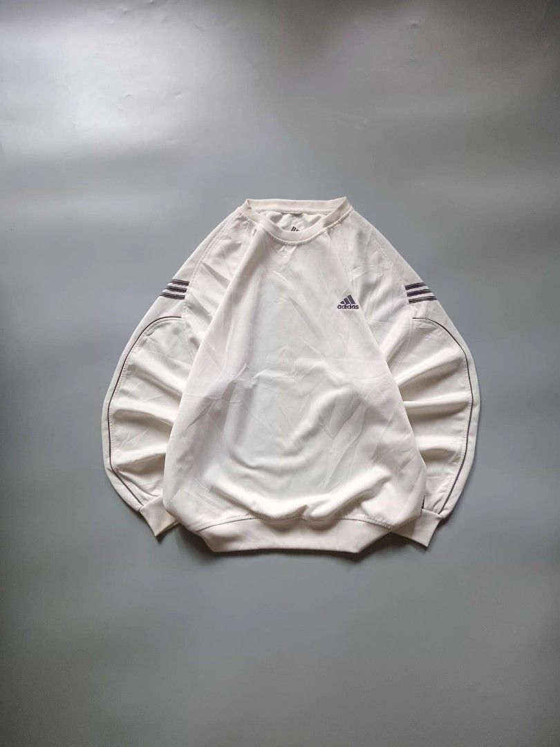 y2k adidas drifit sweatshirt (Category: Coats, Jackets and Outerwear) located in San Isidro. Submitted by lagloots (Listing ID 1467376481, Image 1). Description: y2k adidas drifit sweatshirt semi cream color embroidered logo fits large 📌model's reference: 5'7, 45kg DIMES (IN INCHES) LENGTH: 27 / WIDTH: 21.5 CONDITION: 9/10 [] COLOR RATE: 9/10 ISSUE: cut neck tag, mininal scratch, minimal stains.