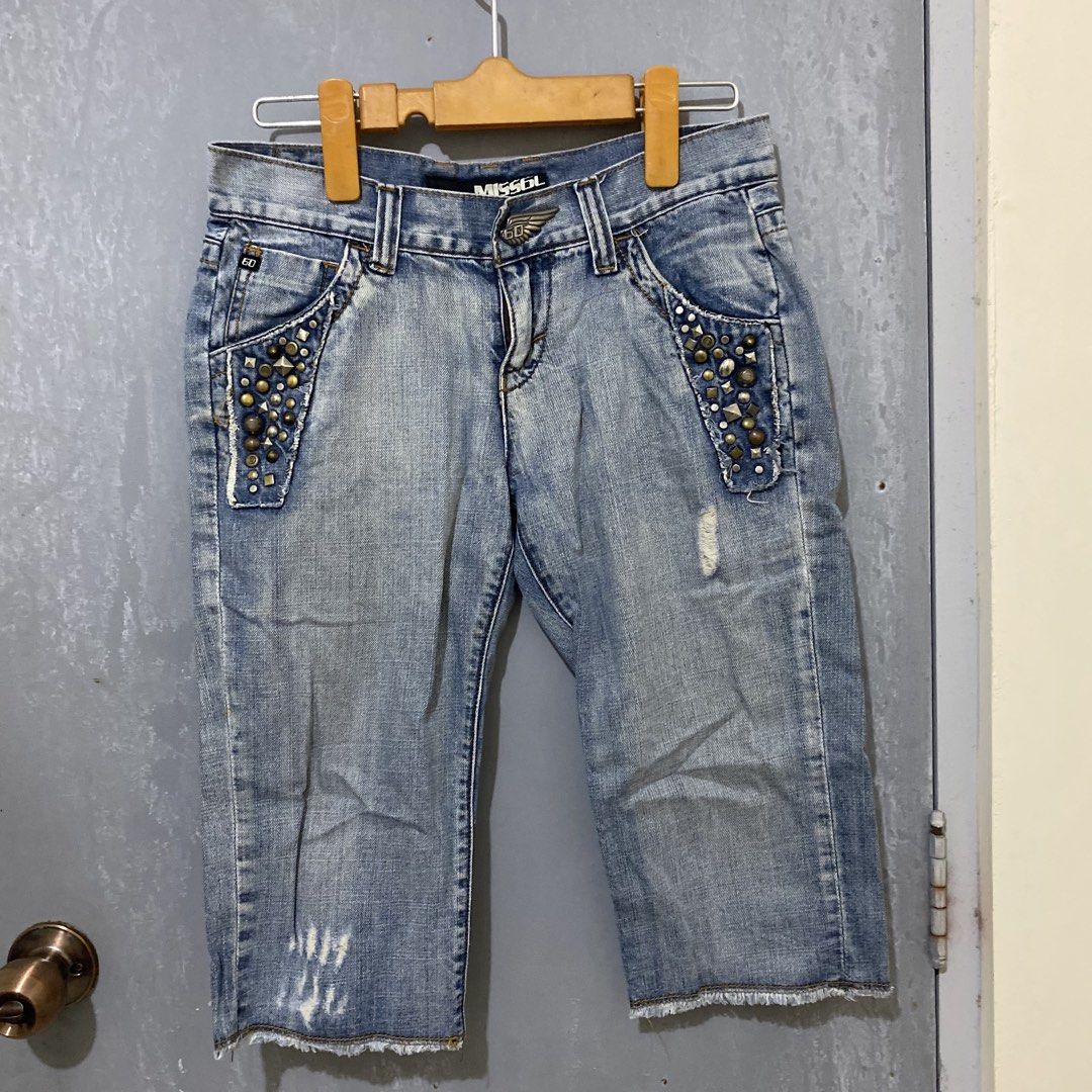 Y2K Capri Jeans with Rinestones (Category: Jeans) located in Quezon City. Submitted by lovelylittlepreloves (Listing ID 1467399618, Image 1). Description: .