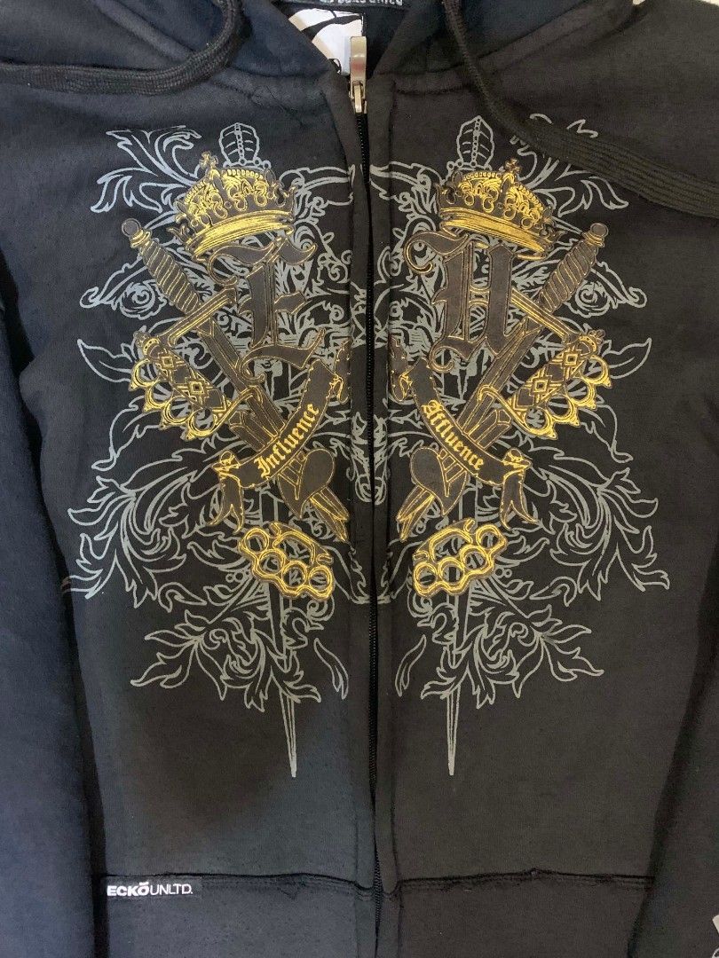 Y2K ECKO UNTLD ZIP UP HOODIE (Category: Activewear) located in Canlaon. Submitted by thriftytrift (Listing ID 1467519102, Image 2). Description: -issue sira stopper ng zipper pero na fix na, tinahi. pwede na ma full zip -good condition -9/10 COLOR RATE -no crack prints.