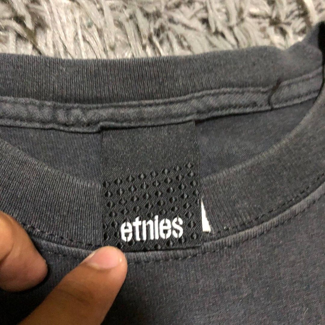 Y2k Etnies Shirt (Category: Tshirts & Polo Shirts ) located in Camiling. Submitted by thriftscape2024 (Listing ID 1467470080, Image 3). Description: Excellent Condition Color rate: 9/10 Issue: ❌❌❌ Dimes: W21xL27.
