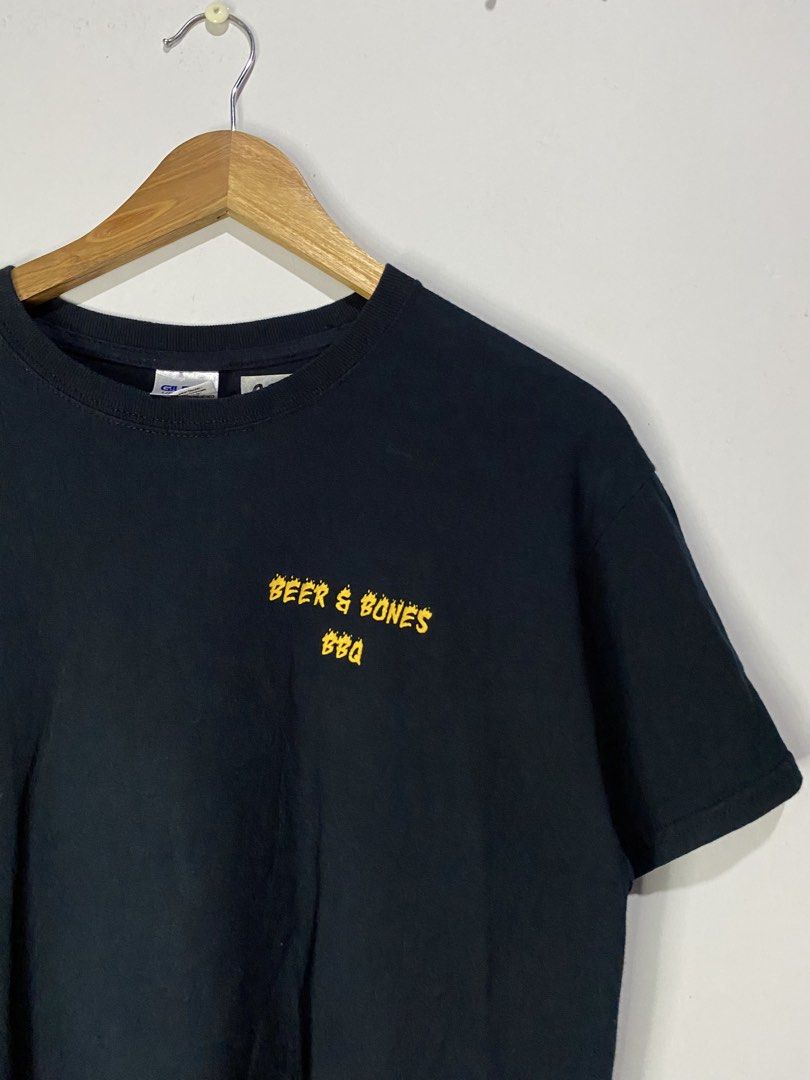 Y2K SHIRT (Category: Tshirts & Polo Shirts ) located in Jaen. Submitted by oshimamark58418 (Listing ID 1467523259, Image 3). Description: - Brand: Gildan - Style: Y2K graphic streetwear T-shirt - Color: Black - Size: Large (L) - Design: 'Beer & Bones BBQ' flaming skull and crossed beer bottles back print with small matching chest logo - Condition: Excellent pre-owned condition.