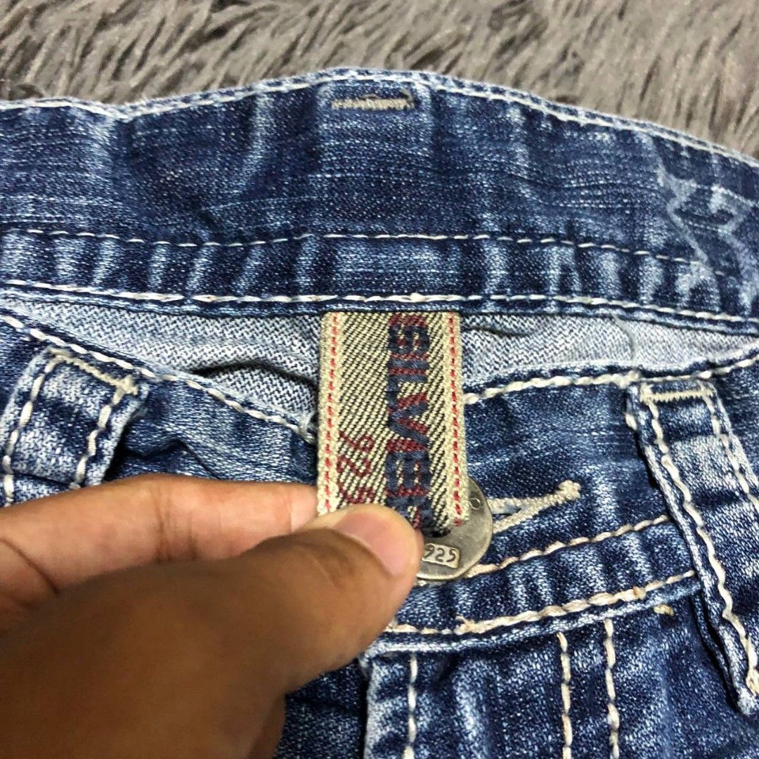 Y2k Silver Baggy Pants (Category: Jeans) located in Camiling. Submitted by thriftscape2024 (Listing ID 1467555605, Image 2). Description: Excellent Condition Color rate: 9/10 Issue: ❌❌❌ W: 34 L: 46 Thigh: 13 Leg Opening: 10.