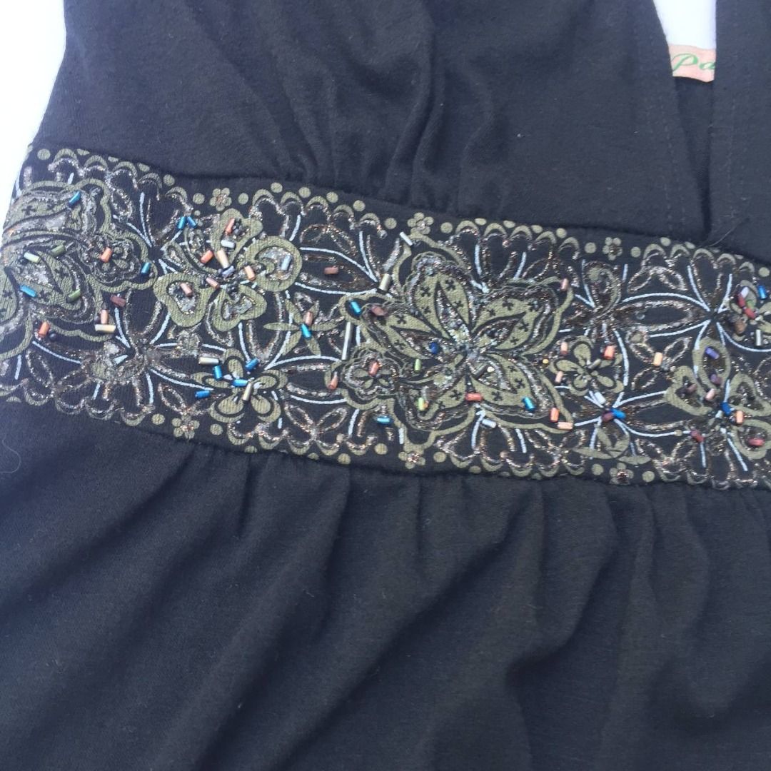 Y2k Summer Style Cami Top Beads (Category: Sleeveless) located in Pagsanjan. Submitted by ovothrift (Listing ID 1467601406, Image 3). Description: length strap to bottom - 22.5 width - 12.5 Brand: PAPAYA very good condition authentic cropped hem not sure kung design ang clean kasi ng cut Feel free to message me if you have questions or want more photos random freebies each order.