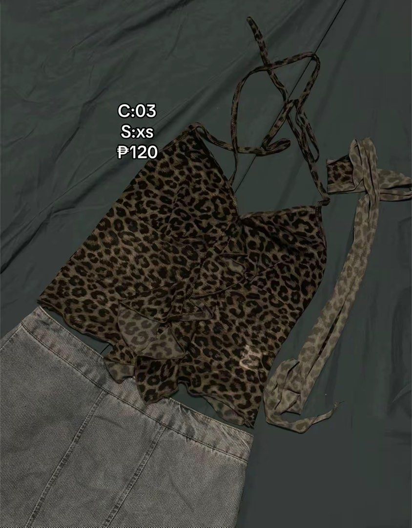 y2k top (Category: Sleeveless) located in Manila. Submitted by kendra_434 (Listing ID 1467426087, Image 1). Description: .