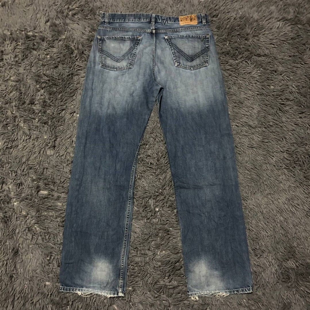 Y2k Volcom Baggy Pants (Category: Jeans) located in Camiling. Submitted by thriftscape2024 (Listing ID 1467554988, Image 1). Description: Excellent Condition Color rate: 9/10 Issue: distressed hem W: 34 L: 44 Thigh: 13 Leg Opening: 9.