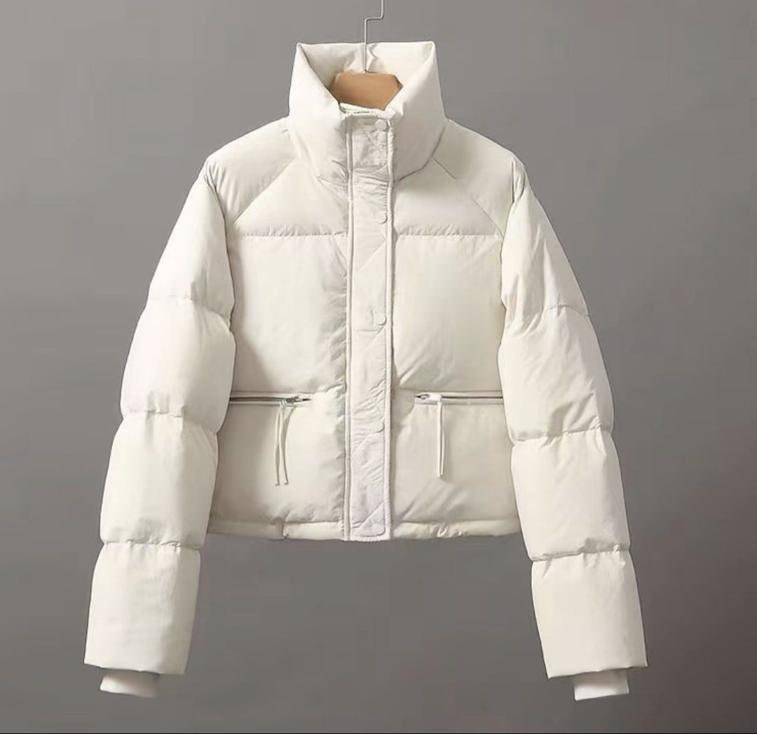 Yato Cream Puffer Jacket With High Neck (Category: Coats, Jackets and Outerwear) located in San Fernando. Submitted by akcd12 (Listing ID 1467453816, Image 1). Description: Used once only + Newly washed 🧺 Size: medium Can ship via j&t just add 100 .