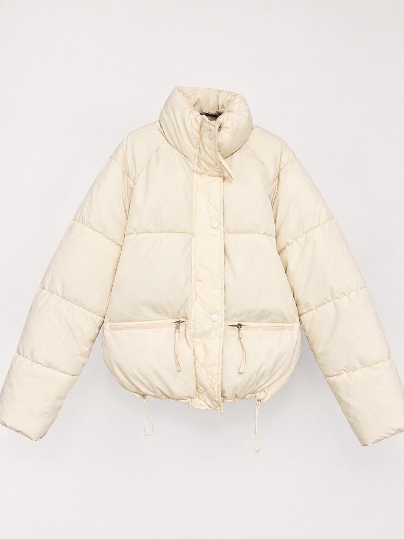 Yato Cream Puffer Jacket With High Neck (Category: Coats, Jackets and Outerwear) located in San Fernando. Submitted by akcd12 (Listing ID 1467453816, Image 2). Description: Used once only + Newly washed 🧺 Size: medium Can ship via j&t just add 100 .