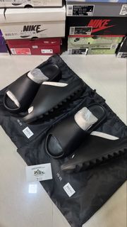 (Category: ) located in . Submitted by sneakergap (Listing ID 1467409298, Image 1). Description: .
