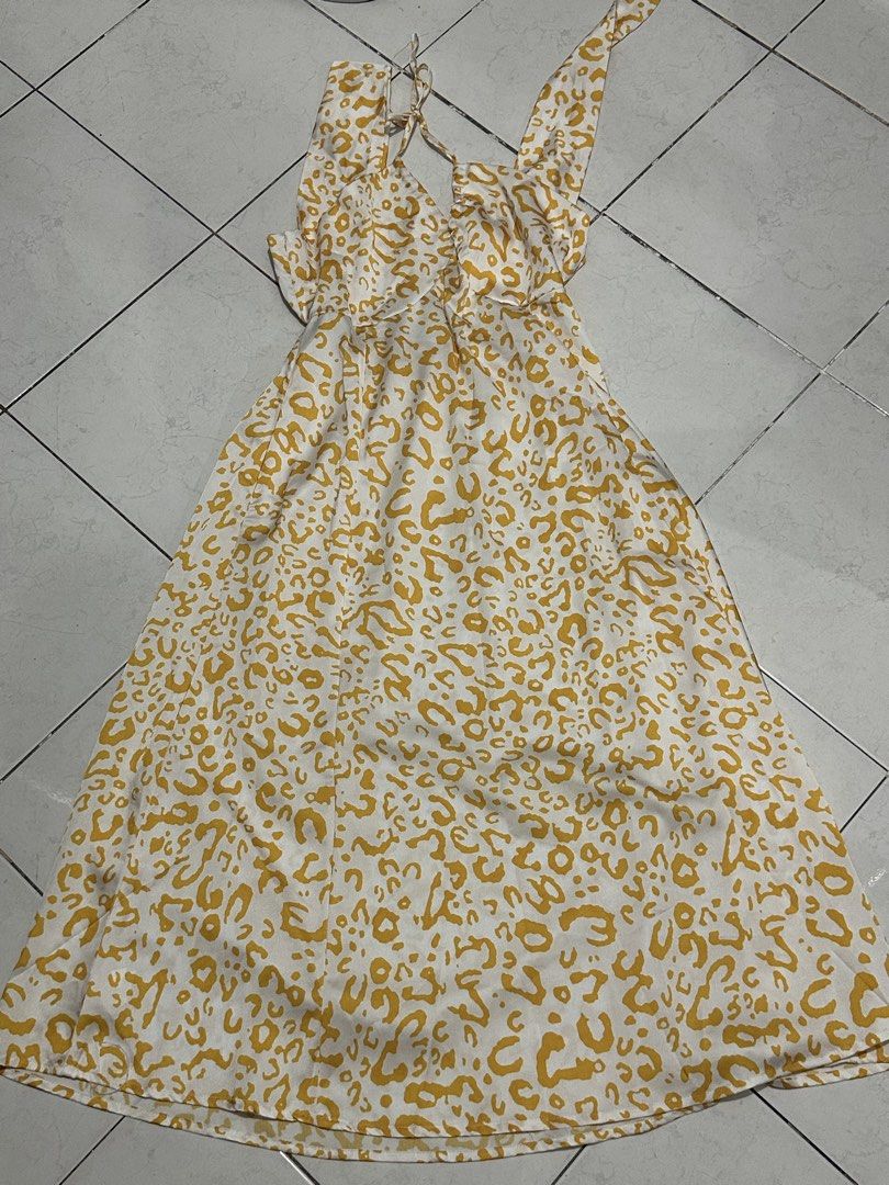 Yellow patterned halter neck long dress (Category: Dresses) located in Manila. Submitted by isabella_201013 (Listing ID 1467477332, Image 2). Description: - Color/Pattern: Yellow and white patterned - Style: Halter neck with thin straps, flowy fit - Length: Midi to maxi (depending on height) - Material: Light and breezy fabric - Condition: Used once or twice - Size: Standard sizing, fits most mediums.