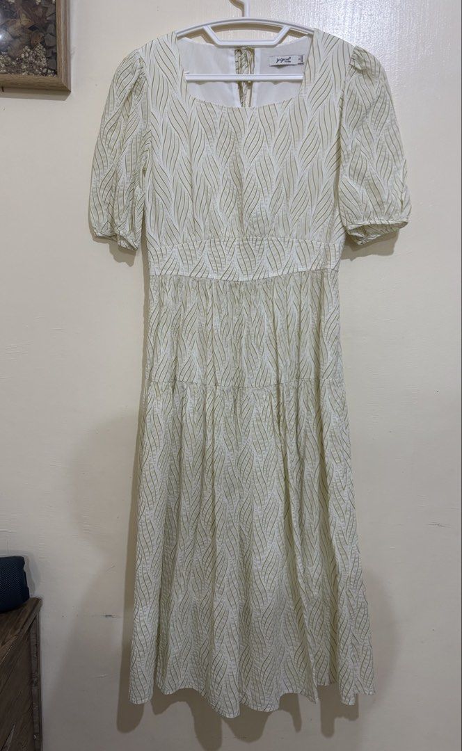 Yigue Green Leaf Pattern Midi Dress Size S (Category: Dresses) located in Balayan. Submitted by authenticfindsbymrb (Listing ID 1467437347, Image 1). Description: - Brand: Yigue - Size: S - Color/Pattern: Green and white leaf print - Design: Square neckline, short puff sleeves, smocked waist, and tiered midi skirt - Details: Back tie at the neck, fully lined - Condition: Worn a few times, washed, and stored properly waist 28-29inch height 45inch 