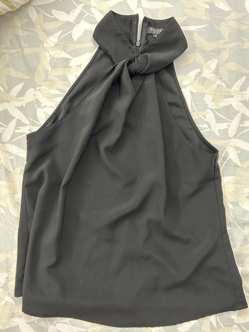 Zalora black halter top (Category: Sleeveless) located in Pasig City. Submitted by chloelovespink (Listing ID 1467402538, Image 1). Description: MOP: GCASH/BPI MOD: GRAB/LALAMOVE/JNT/LBC Message for more information Buyer should shoulder delivery fee .