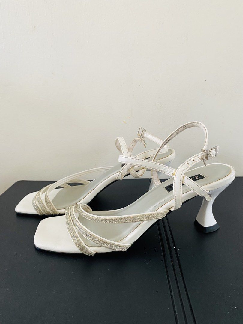 Zanea- White heels (Category: Heels) located in Manila. Submitted by el_12 (Listing ID 1467384745, Image 3). Description: .