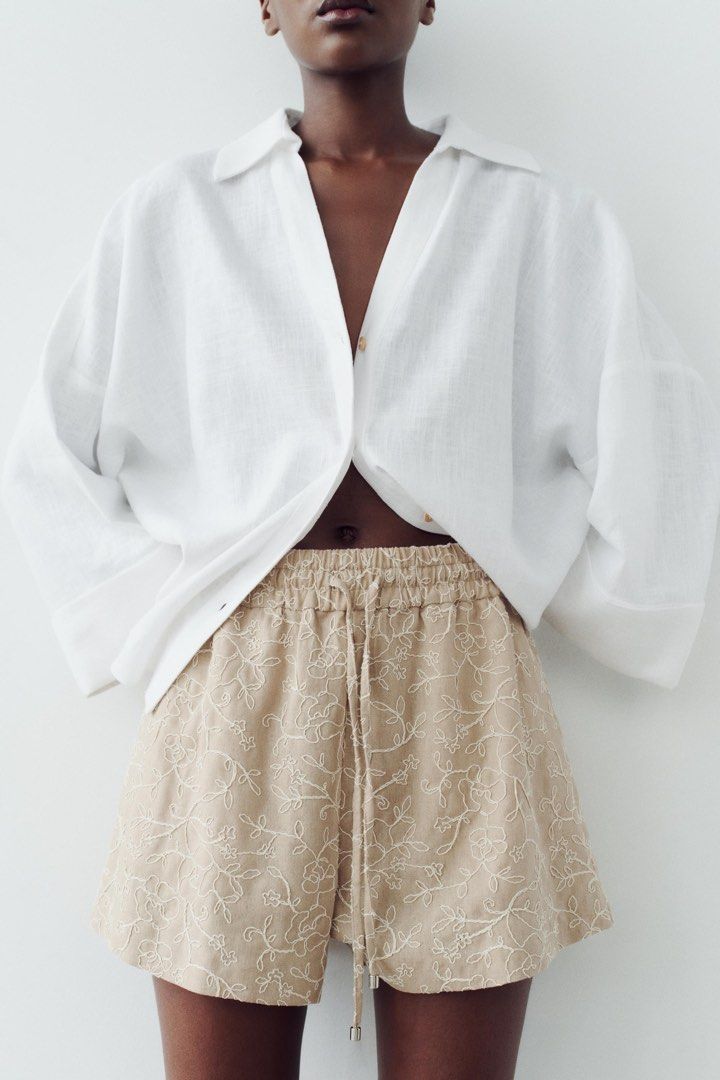 ZARA - LINEN Sleeve Shirt (Category: Longsleeves) located in Cavite. Submitted by hand.picked (Listing ID 1467480332, Image 2). Description: ZARA - LINEN Sleeve Shirt Size: Small Dimension: 23” Width / 24” Length Condition: Excellent.