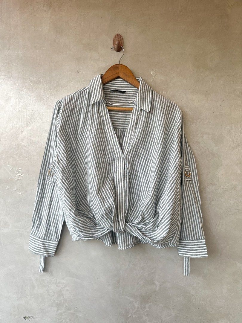 ZARA - Linen Striped Roll Tab Sleeve (Category: Longsleeves) located in Cavite. Submitted by hand.picked (Listing ID 1467480942, Image 2). Description: ZARA - Linen Striped Roll Tab Sleeve Size: XSmall-Small Dimension: 21.5” Width / 22” Length Condition: Excellent.