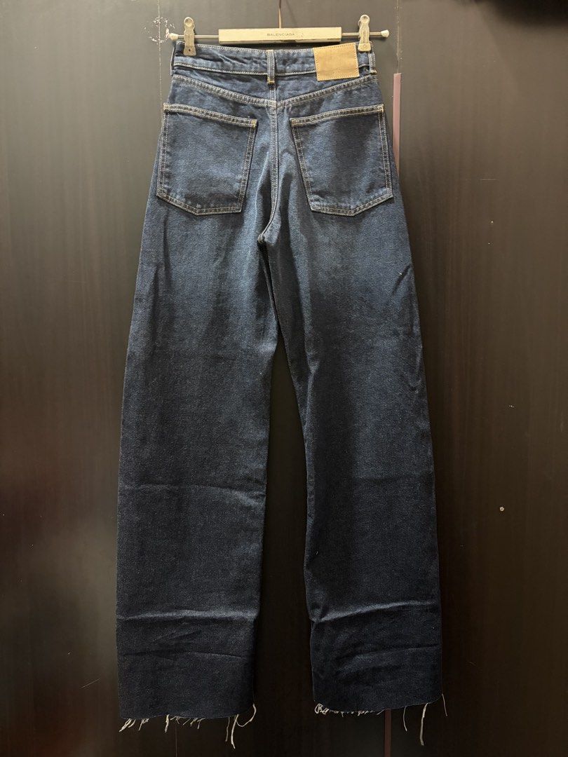 Zara - Raw Hem Folded Jeans (Category: Jeans) located in Taguig. Submitted by house_of_petite (Listing ID 1467512785, Image 3). Description: 24-25 waist Selling super low, it’s brand new with tag.