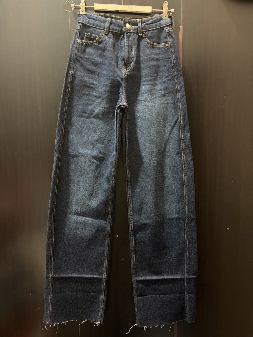 Zara - Raw Hem Folded Jeans (Category: Jeans) located in Taguig. Submitted by house_of_petite (Listing ID 1467512785, Image 2). Description: 24-25 waist Selling super low, it’s brand new with tag.