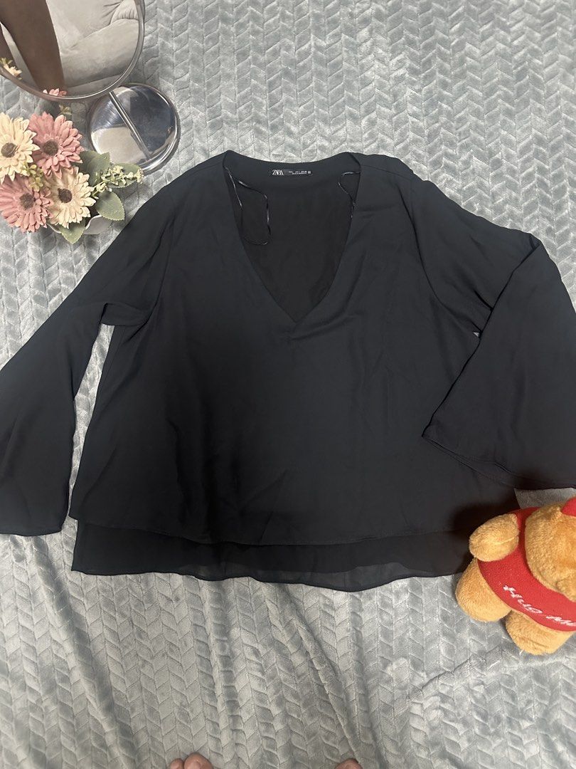 Zara - Silky Blouse (Category: Blouses) located in Caloocan City. Submitted by fabs_preloved01 (Listing ID 1467525277, Image 1). Description: Zara Silky blouse - Size L, wide sleeves.
