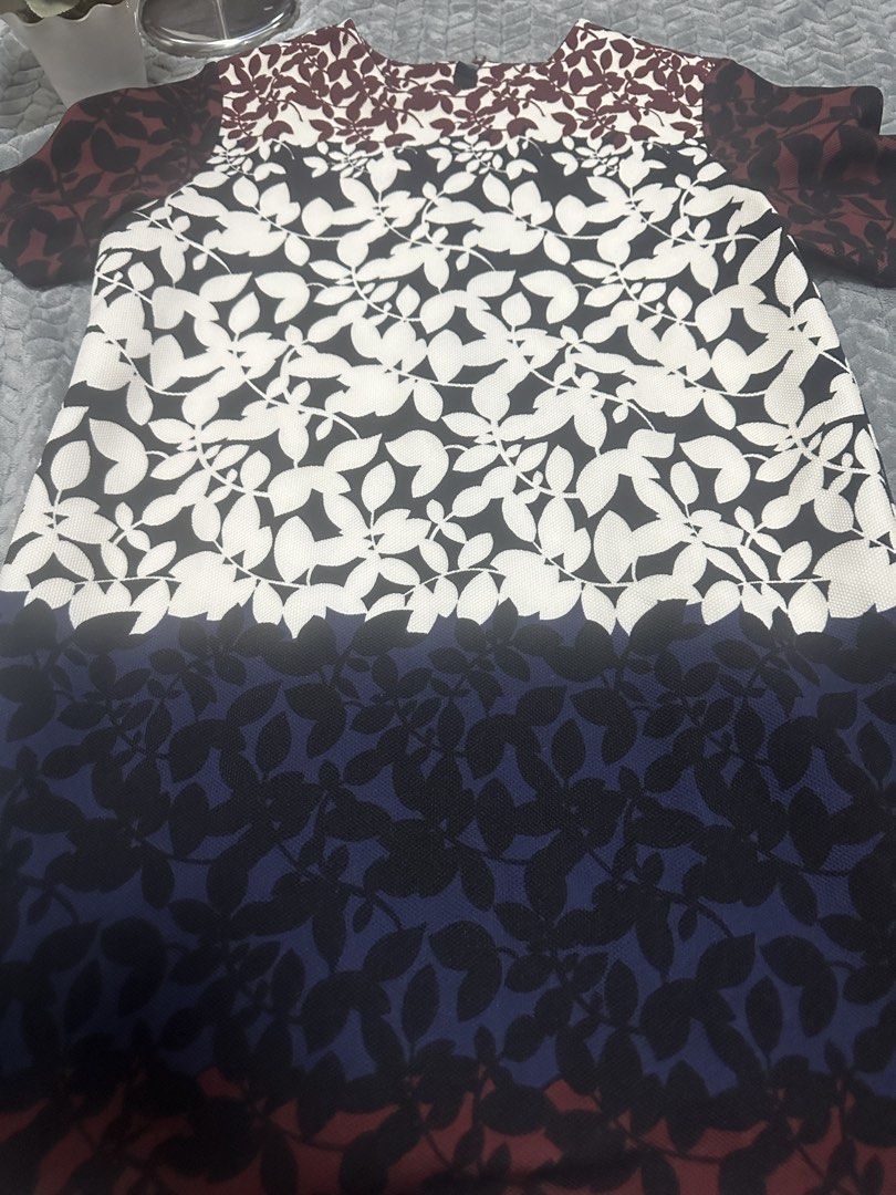 Zara - Tropical Print dress (Category: Dresses) located in Caloocan City. Submitted by fabs_preloved01 (Listing ID 1467549262, Image 2). Description: Zara Dress - Size M ( 31” length) with zip st the back.