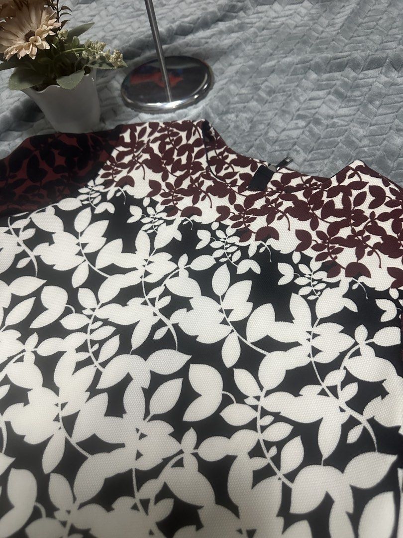Zara - Tropical Print dress (Category: Dresses) located in Caloocan City. Submitted by fabs_preloved01 (Listing ID 1467549262, Image 3). Description: Zara Dress - Size M ( 31” length) with zip st the back.