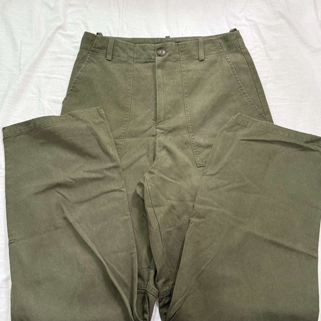 Zara Cargo Trousers (Category: Jeans) located in Manila. Submitted by shesells3ashells (Listing ID 1467448404, Image 3). Description: missing zipper.