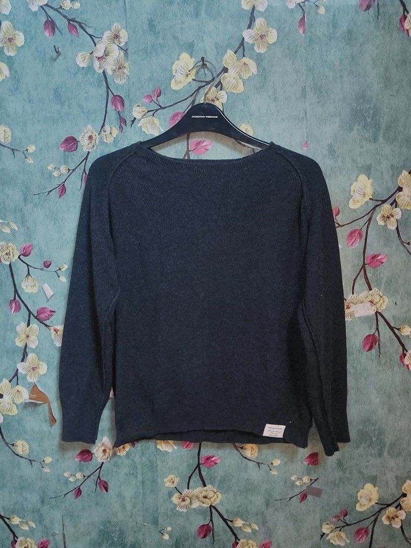 Zara Charcoal Knitwear (Category: Longsleeves) located in Quezon City. Submitted by understuffcollectibles (Listing ID 1467421864, Image 1). Description: Size: Small Dimes: Width: 18 inches Length: 22 inches 💢 Mini Pinhole Good Condition..