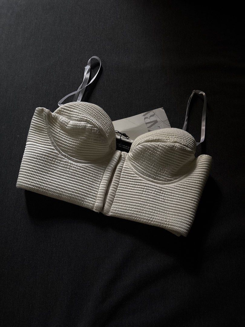 Zara corset top (Category: Others Tops) located in Mandaluyong City. Submitted by raenaz.clo (Listing ID 1467505354, Image 1). Description: .