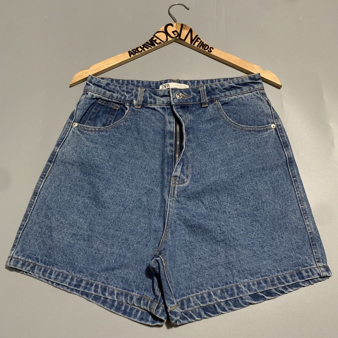 Zara Denim High-Rise Shorts (Category: Shorts) located in Manila. Submitted by dglnarchivefinds (Listing ID 1467524501, Image 1). Description: Authentic Complete tags Medium on tag Actual dimes Waistline 28-29 Length 16.5 Asnew condition Working zipper smoothly Need wash Fresh from bale No issue.