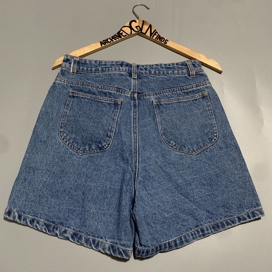 Zara Denim High-Rise Shorts (Category: Shorts) located in Manila. Submitted by dglnarchivefinds (Listing ID 1467524501, Image 2). Description: Authentic Complete tags Medium on tag Actual dimes Waistline 28-29 Length 16.5 Asnew condition Working zipper smoothly Need wash Fresh from bale No issue.