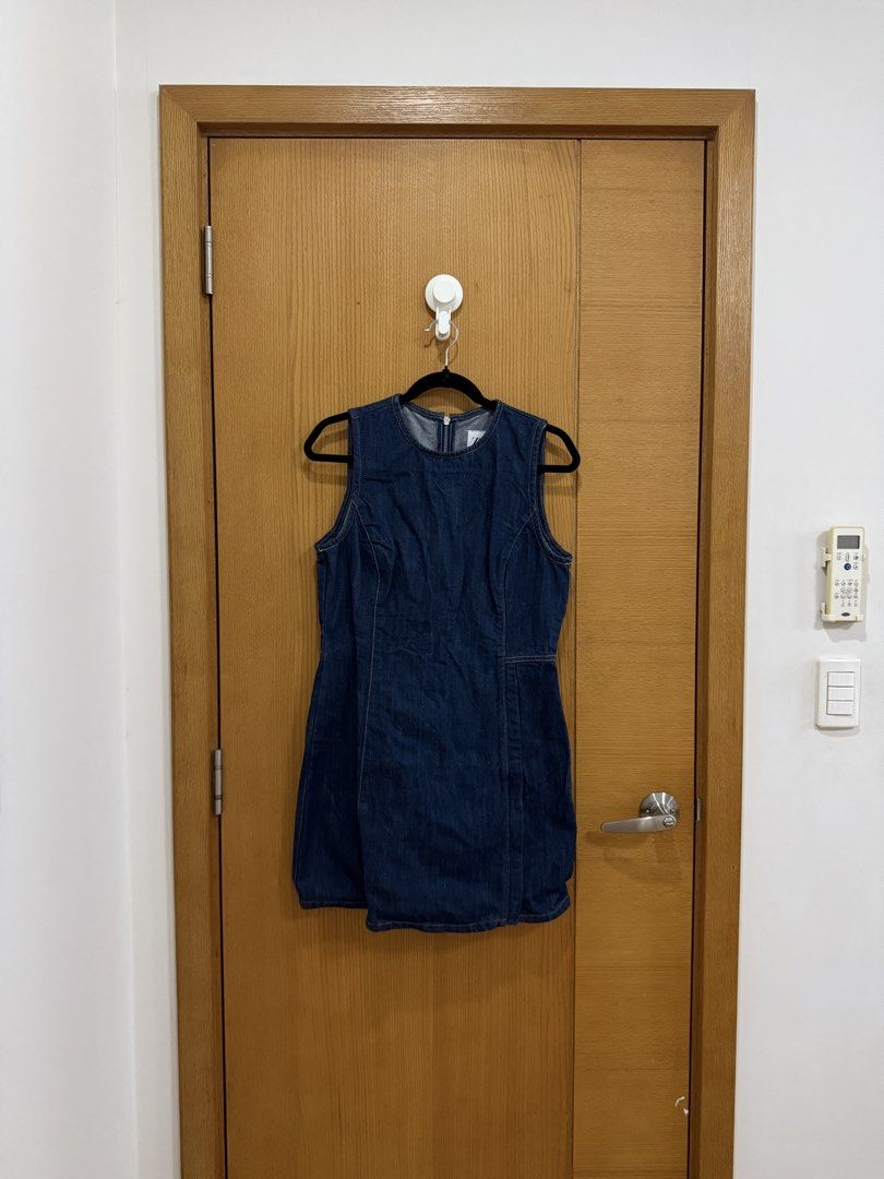 Zara Denim Mini Dress (Category: Dresses) located in Makati City. Submitted by miaco_ (Listing ID 1467404835, Image 1). Description: - Brand: Zara - Size: L - Used once .