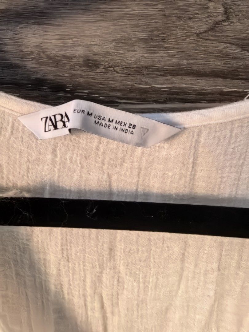 Zara dress (Category: Dresses) located in Paranaque City. Submitted by 28th_prelove (Listing ID 1467417128, Image 2). Description: White zara dress can fit up to simi large size.