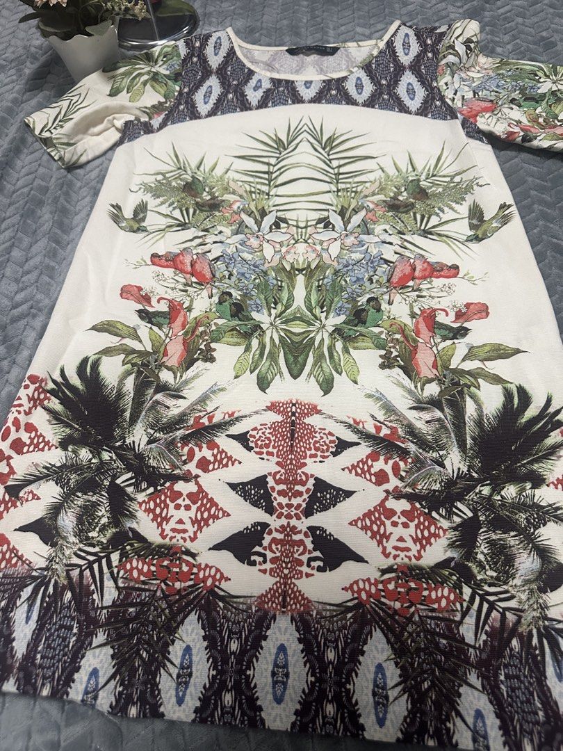 Zara Dress (Category: Dresses) located in Caloocan City. Submitted by fabs_preloved01 (Listing ID 1467519387, Image 2). Description: Zara (Woman) Printed Dress - Size S, (28” length, 17” width).