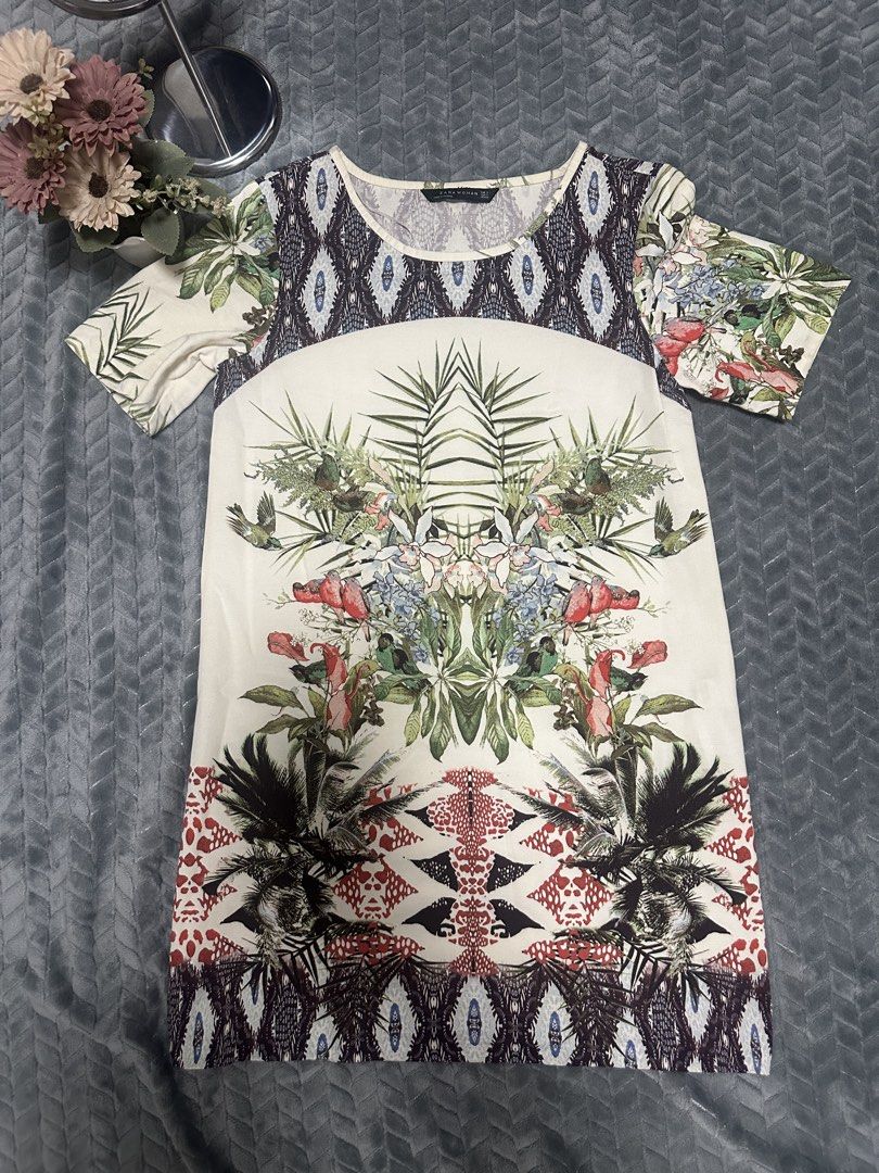 Zara Dress (Category: Dresses) located in Caloocan City. Submitted by fabs_preloved01 (Listing ID 1467519387, Image 1). Description: Zara (Woman) Printed Dress - Size S, (28” length, 17” width).