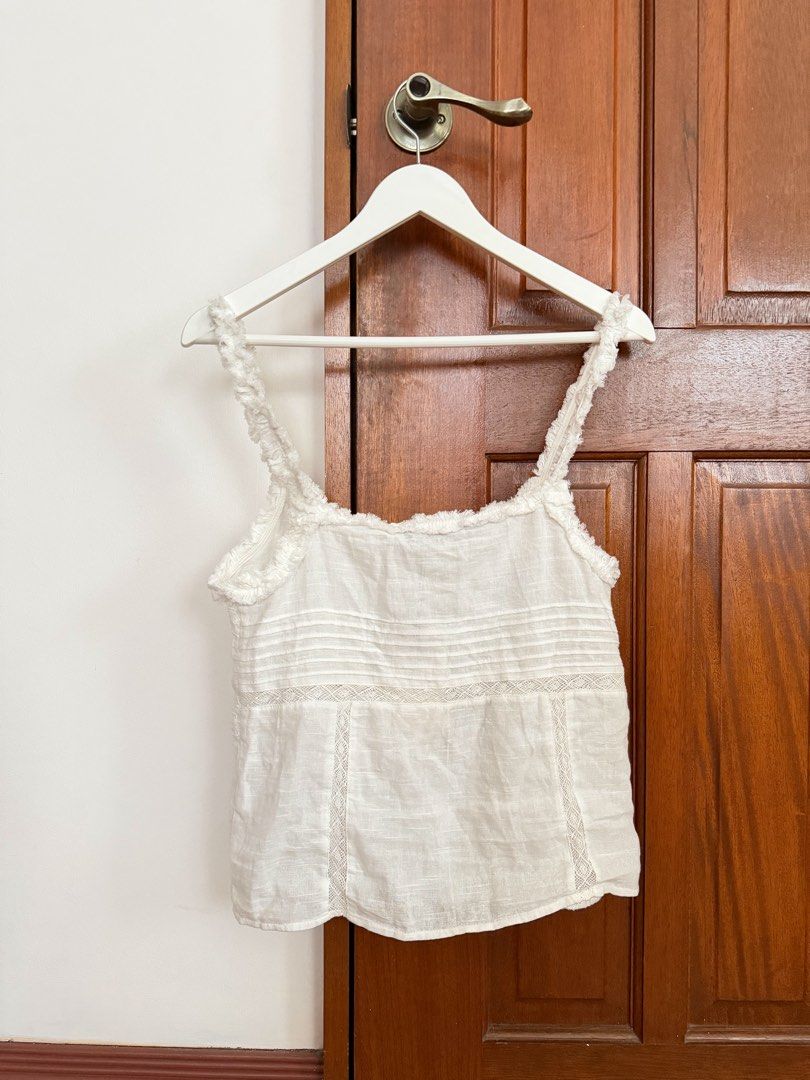 Zara Embroidered Boho Top (Category: Sleeveless) located in Paranaque City. Submitted by consciouscleanout (Listing ID 1467410072, Image 2). Description: New and unused. Still has tags Fits S-M.