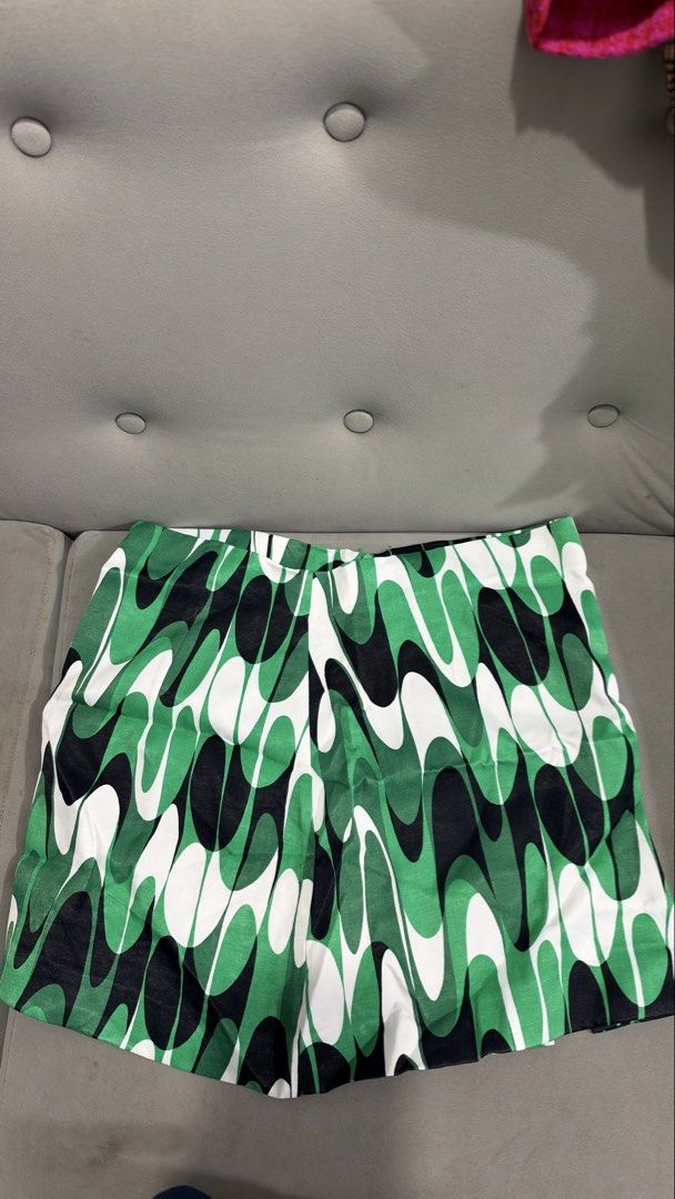 Zara Green Patterned Shorts Size L (Category: Shorts) located in Quezon City. Submitted by dalynsantos (Listing ID 1467370603, Image 1). Description: - Brand: Zara - Size: EUR L, USA L, MEX 30 - Design: Green, black, and white bold abstract wavy pattern - Material: Smooth, lightweight fabric - Origin: Made in Turkey - Condition: Great statement piece for summer outfits - Mode of Payment: GCash or BPI - Shipping: Same day or next day ship out via 