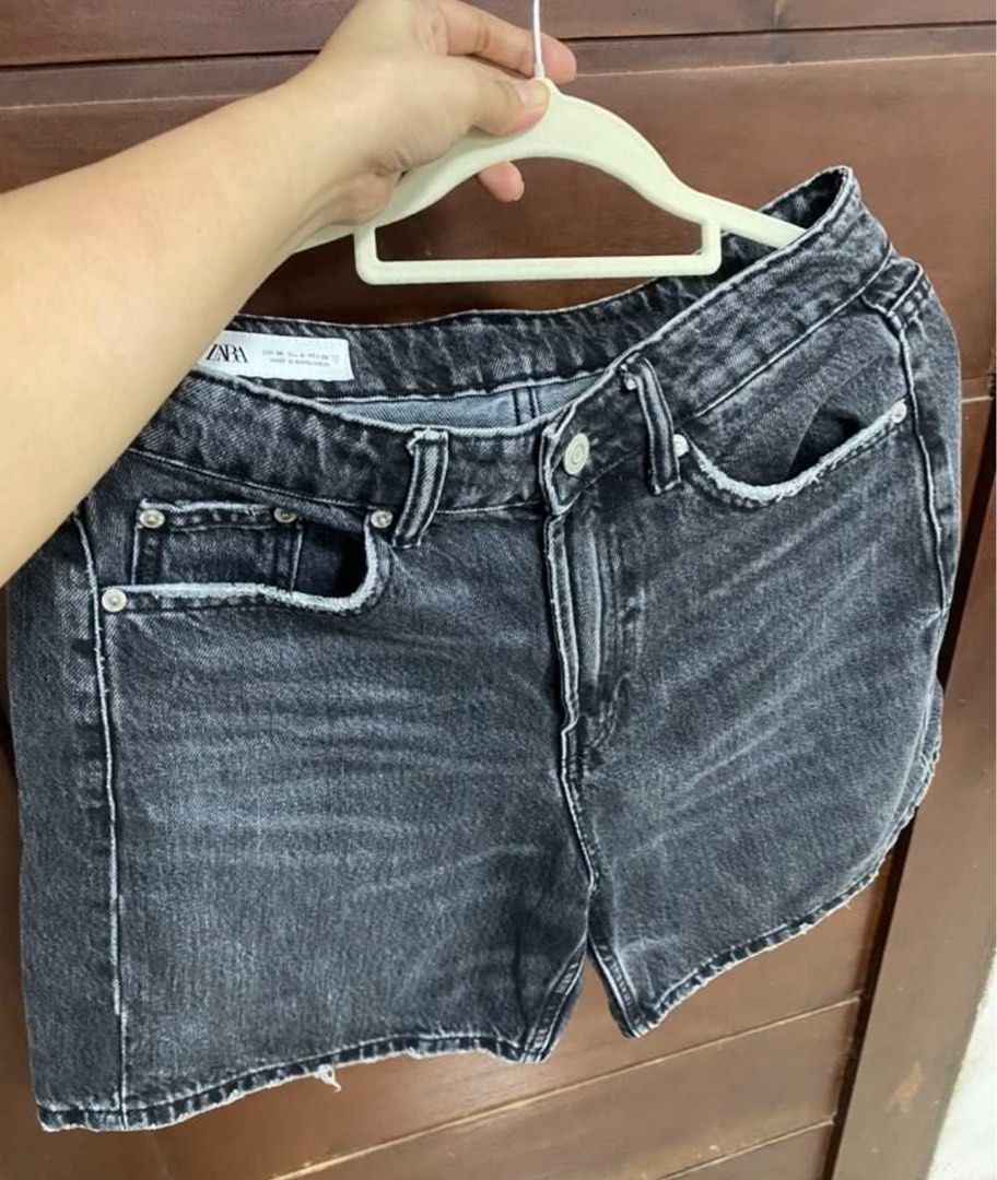 Zara highwaist short (Category: Shorts) located in Aliaga. Submitted by kmapparel (Listing ID 1467472152, Image 1). Description: .