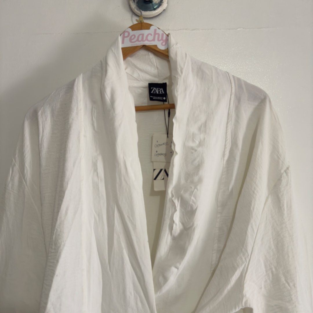 Zara kimono japanese style (Category: Blouses) located in Manila. Submitted by apparella.ph (Listing ID 1467391575, Image 2). Description: Super pretty Selling low need to declutter First S-XL( na tatali sa loob at labas ) ☑️Everything is my Own preloved / BNWT/BNWOT ☑️ not thrifted/Ukay ☑️ malukot sa picture kasi na stock sa cabinet (tinatamad mag plantsa ✌️ ) ☑️Personal items ( usually bought in US/UK/JPN ) every year po ako nag aabroad so expe