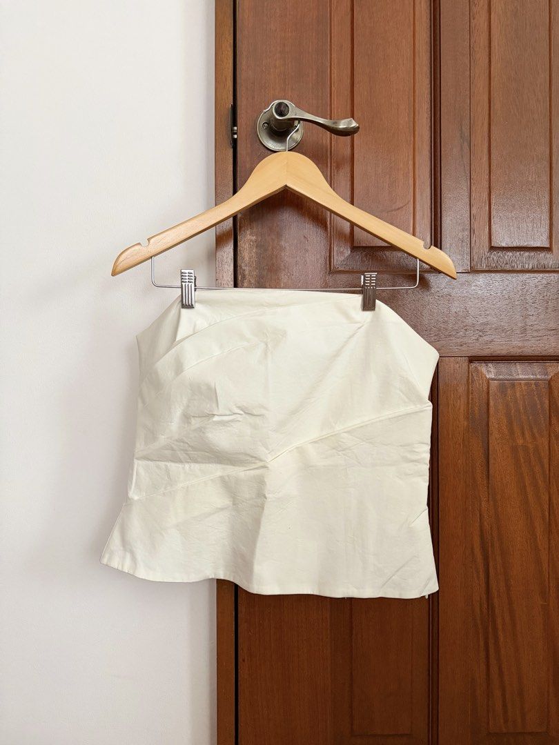 Zara Linen Tube Top (Category: Sleeveless) located in Paranaque City. Submitted by consciouscleanout (Listing ID 1467413657, Image 1). Description: .