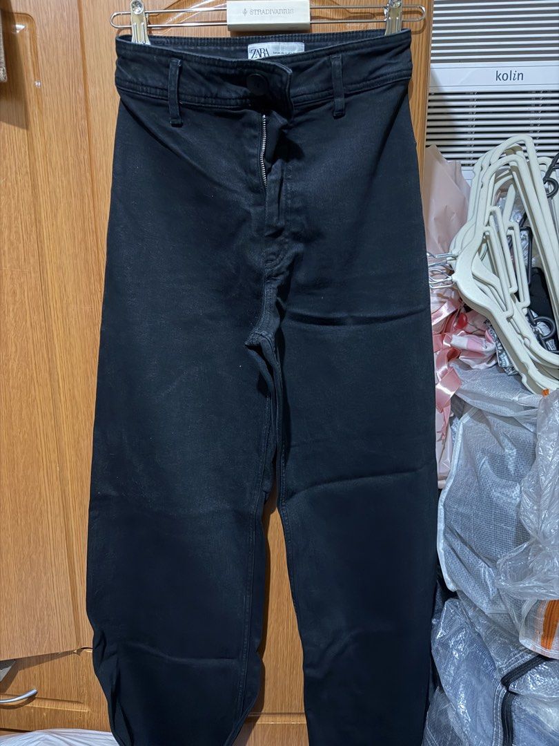 Zara Marine Black Denim Pants (Category: Jeans) located in Muntinlupa City. Submitted by biancaagbscloset (Listing ID 1467538155, Image 1). Description: - Brand/Item: Zara black jeans - Fit: Classic cut, high waist style - Closure: Front button and zipper with belt loops - Fabric: Standard denim with minimal stretch - Condition: Clean, ready-to-wear - Style Tip: Solid black color matches with any outfit.