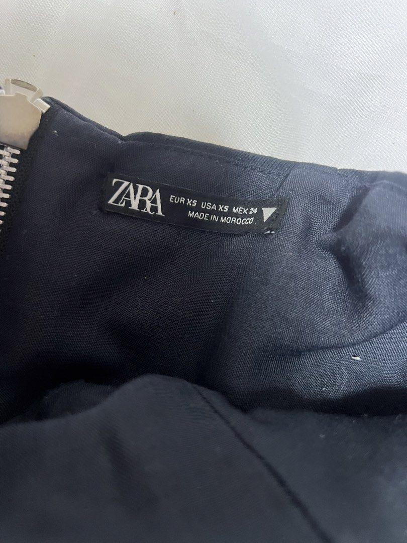 ZARA Navy Blue Strapless Belted Corset Top (Category: Sleeveless) located in Cebu City. Submitted by declutteringloved (Listing ID 1467573842, Image 3). Description: - Used only a few times - No flaws!.
