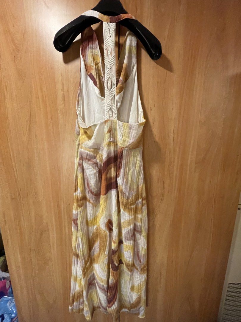 Zara printed dress (Category: Dresses) located in Manila. Submitted by mysticcloud-84bcc6 (Listing ID 1467407795, Image 2). Description: Mostly bought in Duty Free Rome, Italy and ZARA stores in Barcelona, Spain - Mostly are travel exclusive ✅guaranteed original ✅excellent condition ✅just kept in the closet ✅no holes, tears or snags RFS: ✅Downsizing my closet ✅gained weight ✅Impulse buy ✅Too many clothes/jewelries/bags .