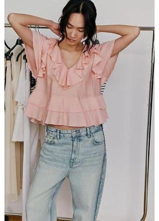 ZARA RUFFLE TOP WHITE LARGE (Category: Blouses) located in Paranaque City. Submitted by brandedlab (Listing ID 1467500566, Image 3). Description: .