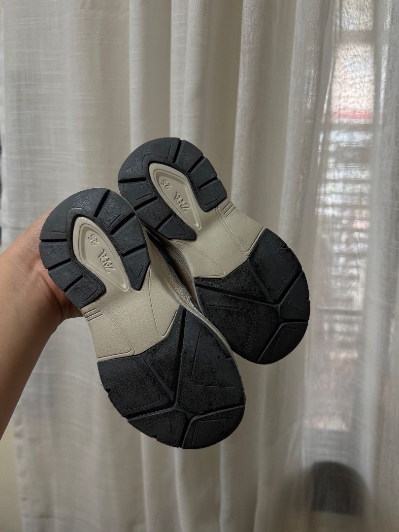 Zara Shoes (15-16cm) (Category: Babies & Kids Fashion) located in General Trias. Submitted by cheesekeith_cav (Listing ID 1467488144, Image 3). Description: Worn twice only 15-16cm .
