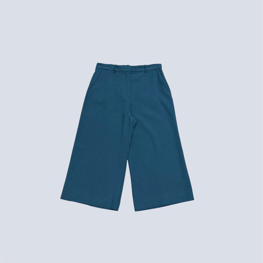 Zara Square Pants (Category: Other Bottoms) located in Digos. Submitted by appareall (Listing ID 1467548698, Image 1). Description: B3-712 Approximate measurements (taken flat in inches) On tag size Waist: 29 Length: 30 Rise: 11.5 Inseam: 19.5 Leg opening: 12.2 .