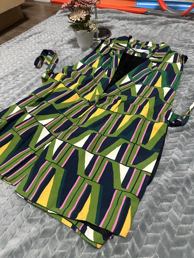 Zara Terno ( Vest & Palazzo) (Category: Sets or Coordinates) located in Caloocan City. Submitted by fabs_preloved01 (Listing ID 1467517590, Image 2). Description: Zara Terno Vest and Palazzo Pants (Size L and 38 inches length).