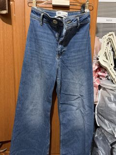 (Category: ) located in . Submitted by biancaagbscloset (Listing ID 1467540906, Image 1). Description: .
