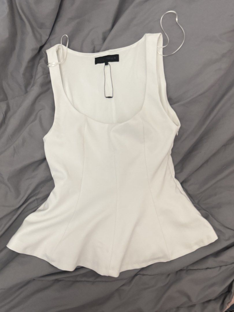 Zara Top (Category: Blouses) located in Quezon City. Submitted by dianneechloee (Listing ID 1467537828, Image 2). Description: ୨୧ ‧₊˚ 🤍 ZARA WHITE TOP 🎀 ౨ৎ bought from Zara ✨ ౨ৎ clean girl & classy vibes 🩰 ౨ৎ perfect for everyday fits, dates & going out 🫧 ౨ৎ size: XS ౨ৎ condition: Used Once ♡ price: ₱400 ♡ shipping via J&T Express / Lalamove 📦💌 ♡ payment via GCash 💸 ♡ negotiable for sure buyers! 🎀 decluttering my closet, hope this cutie f